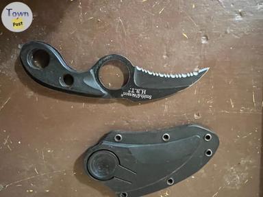 Photo of 2 tactical knives  - 1