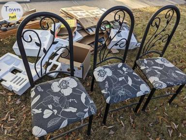 Photo of 4 chairs and glass table - 1