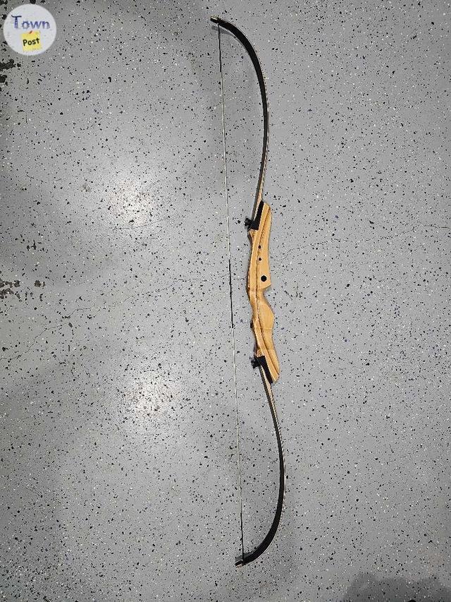 Photo of Left Hand Recurve Bow