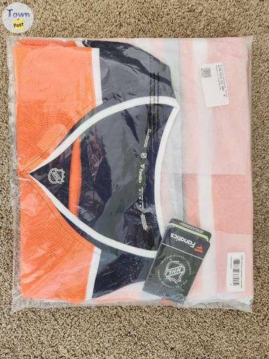 Photo of OILERS JERSEY WOMEN'S BRAND NEW - 2