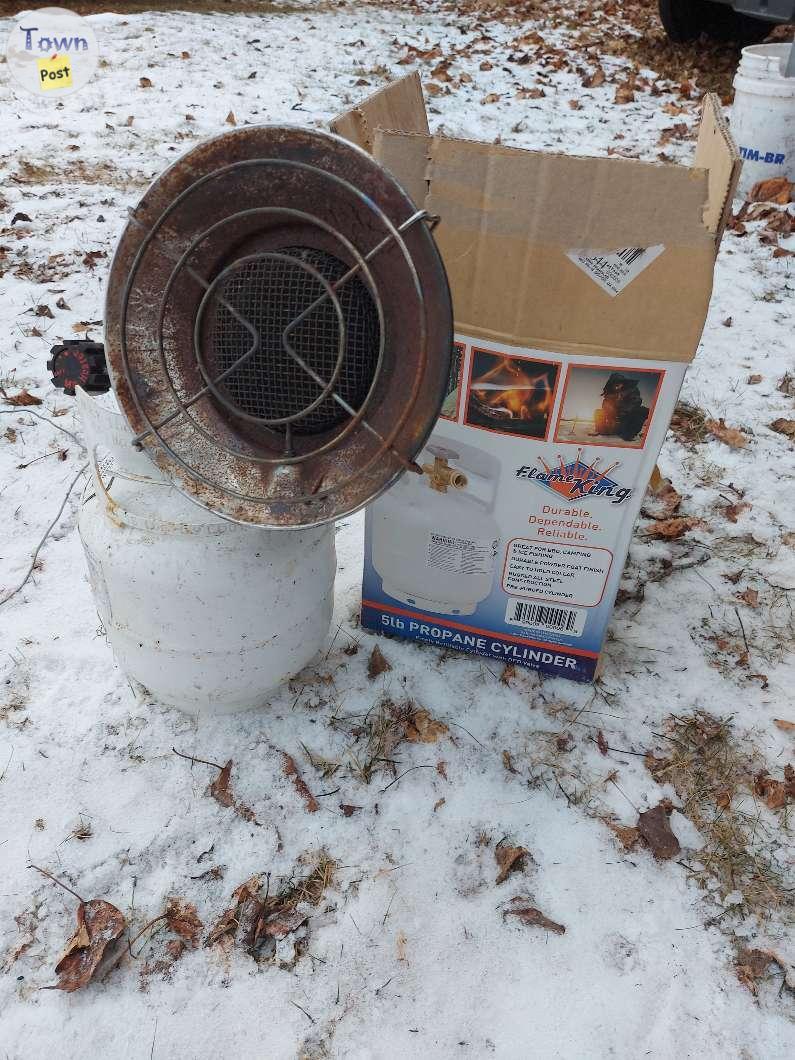 Photo of 5 lb propane tank and sunflower heater