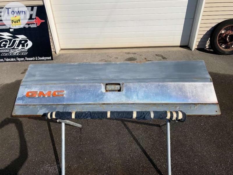 Photo of 73-80 Chevy GMC Truck tailgate out of a 76 GMC