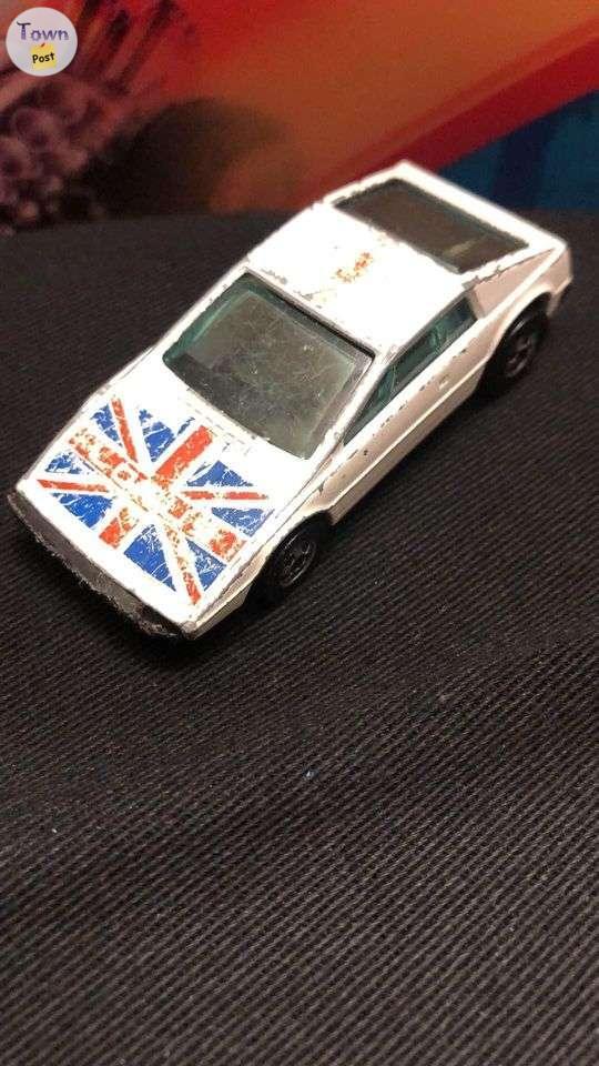 Photo of Hot Wheels Royal Flash Lotus Espirit 1978 Edition