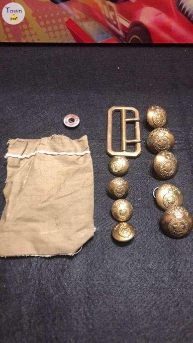 Photo of World War II Canadian Brass Service Buttons and Sam Brown Buckle emergency replacement bag. - 1