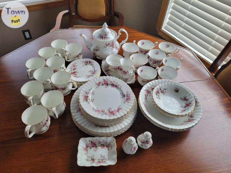 Photo of Royal Alberta China Set