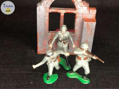 Photo of Marx 1960s German Army World War II Toy soldiers set of three. - 1