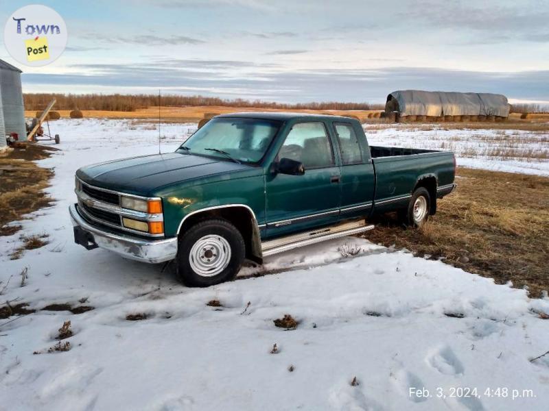 Photo of For sale  1995 1/2 ton log box extended cab Chevrolet truck 