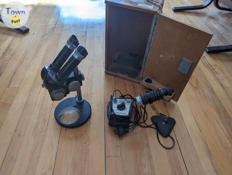 Photo of Carl Zeiss binocular microscope with case, lamp & transformer