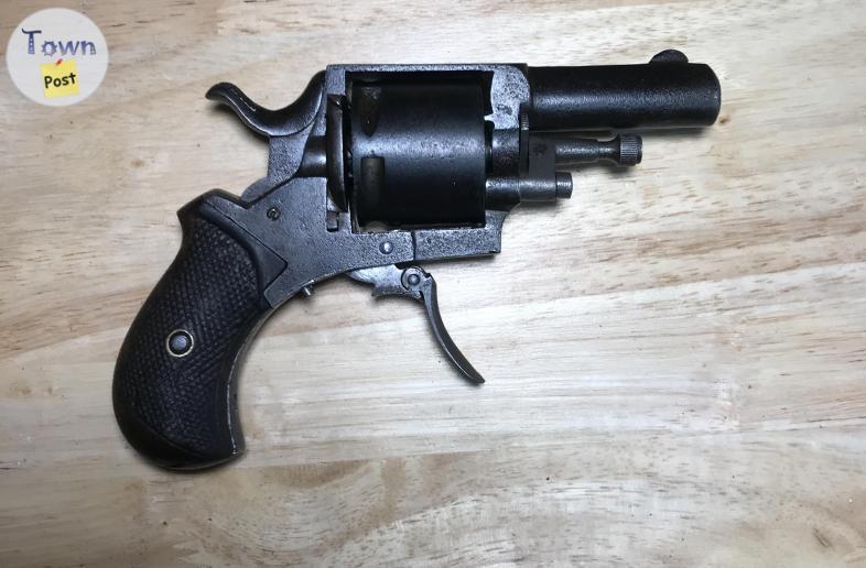 Photo of 320 bulldog revolver, folding trigger 