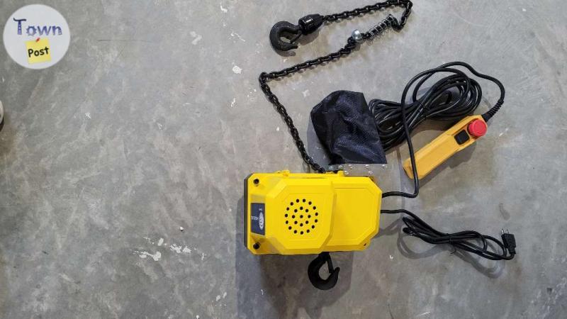 Photo of 110 volt chain hoist