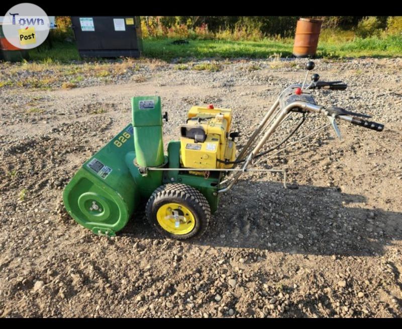 Photo of 1986 John Deere Snowblower