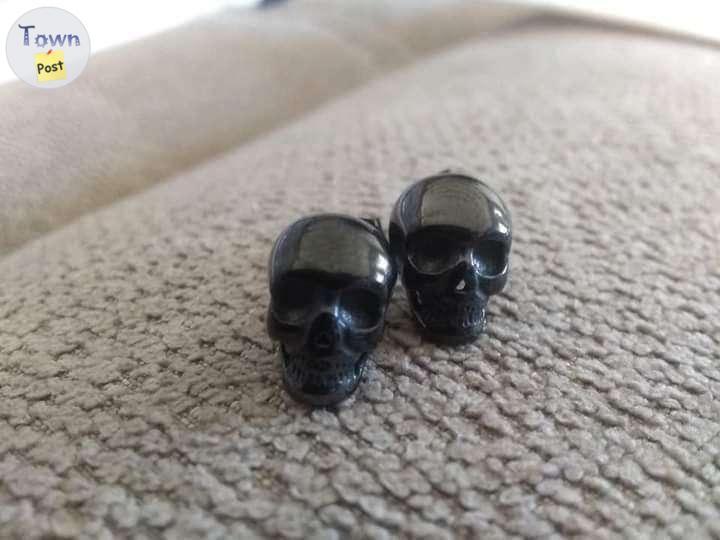 Photo of Skull earrings 