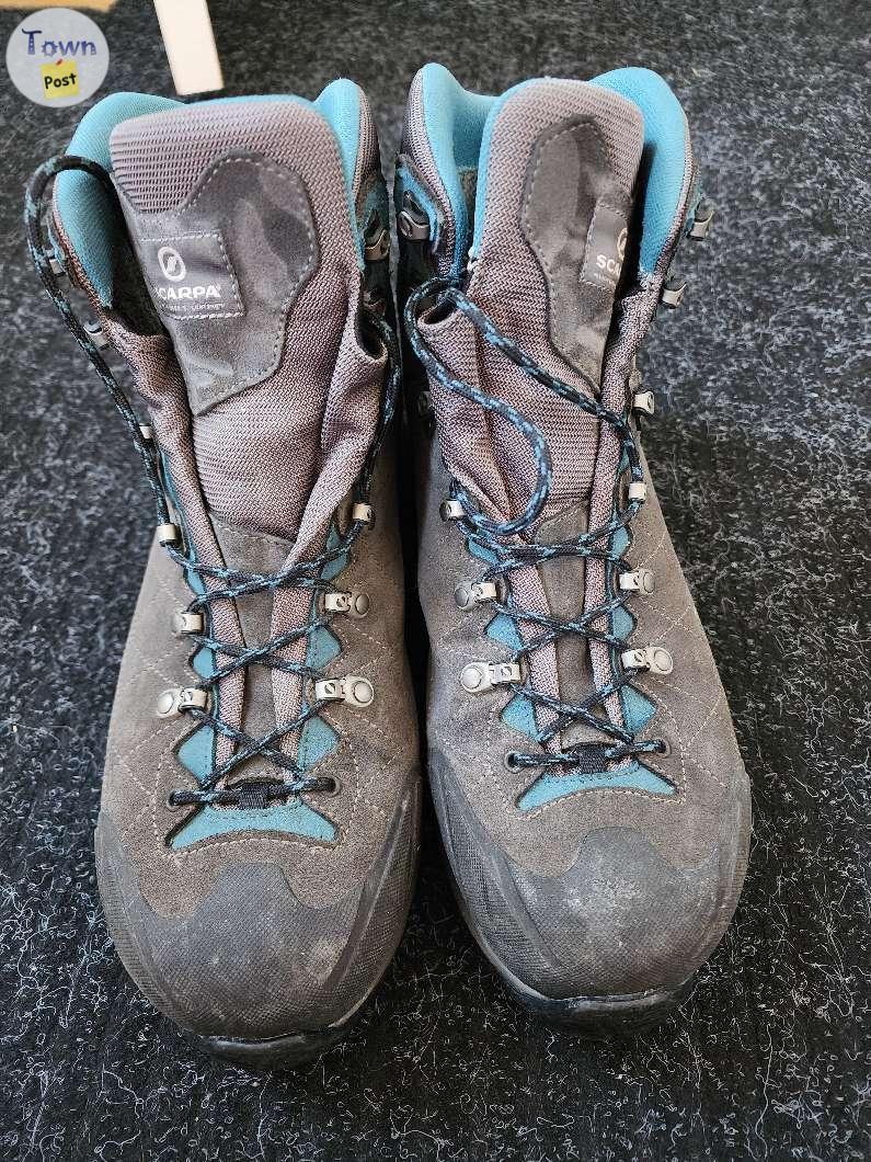 Photo of Men's Scarpa hiking boots 