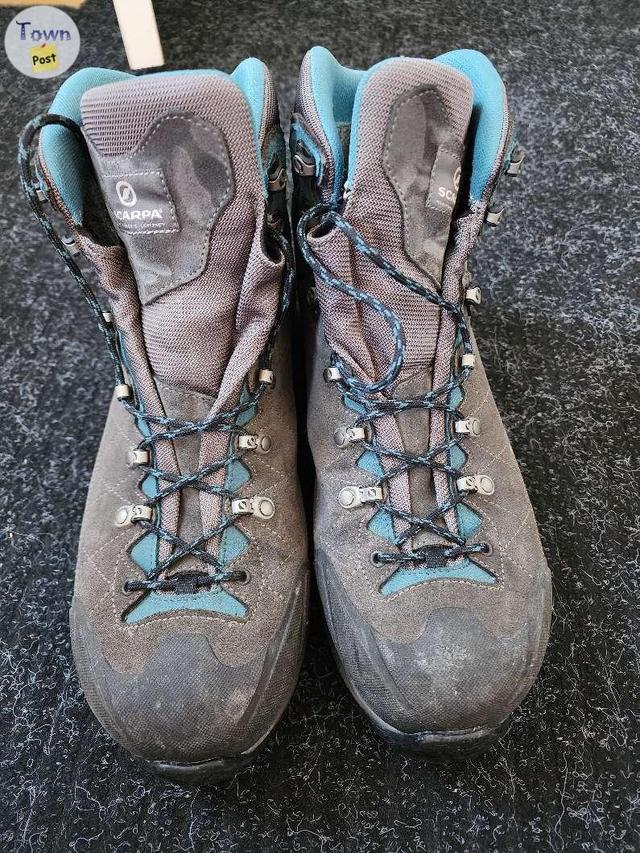 Photo of Men's Scarpa hiking boots 