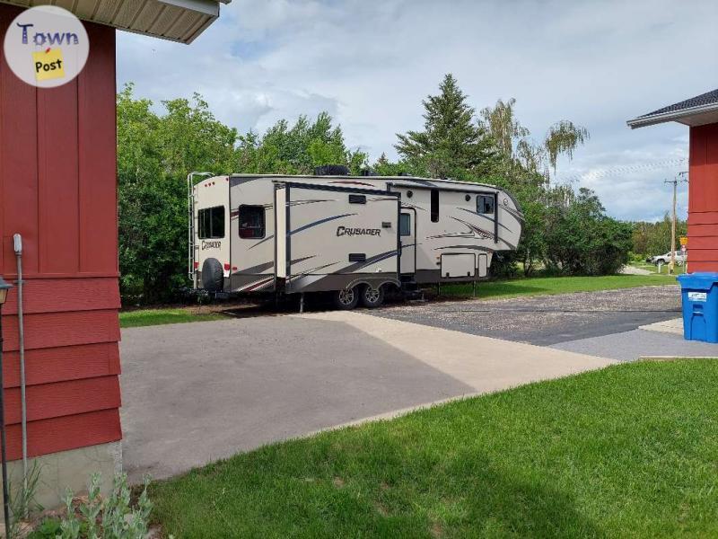 Photo of 2015-16 crusader315rst fifth wheel 