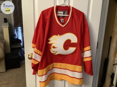 Photo of MEN’S CALGARY FLAMES VINTAGE JERSEY STANLEY CUP PATCH - 1