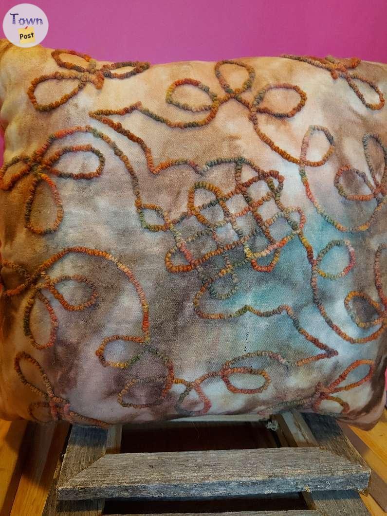 Photo of Pillow, Hand Hooked decorative 