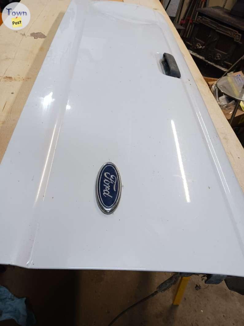 Photo of 1996 Ford Ranger tail gate