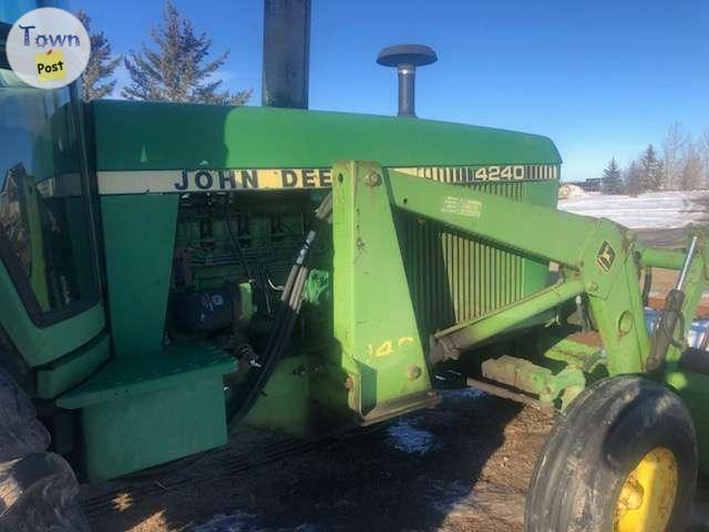 Photo of John Deere 4240 Tractor with Loader