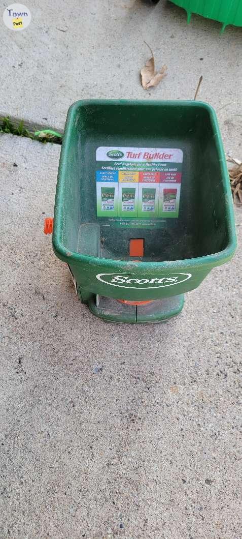 Photo of Handheld fertilizer 