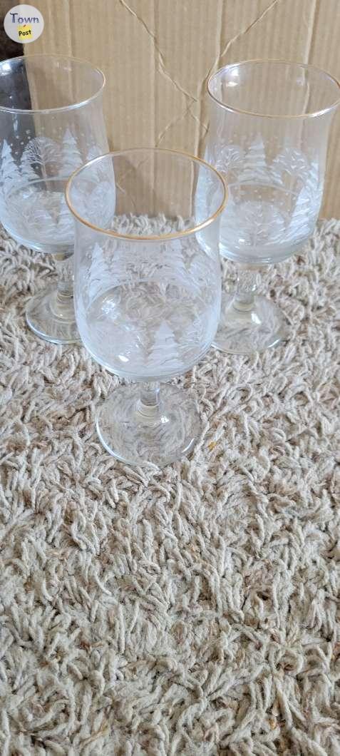 Photo of Wine glasses set of 3