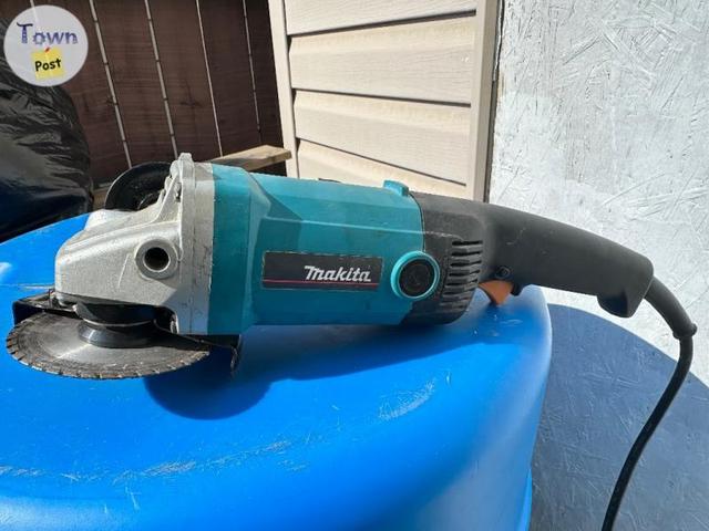 Photo of Makita Grinder