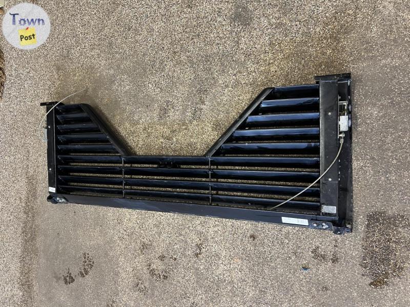 Photo of FLOW THRU LOUVERED TAILGATE