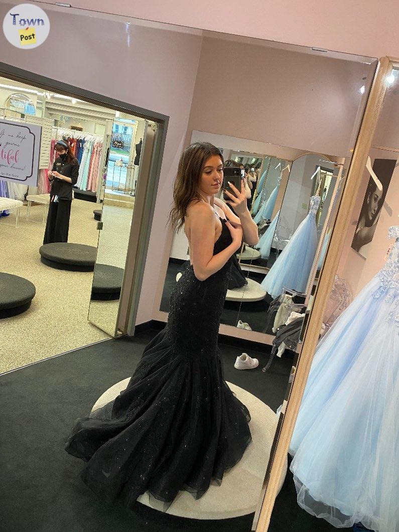 Photo of Gorgeous Prom dress that was never worn due to Covid and prom being canceled (boo!!!!!)