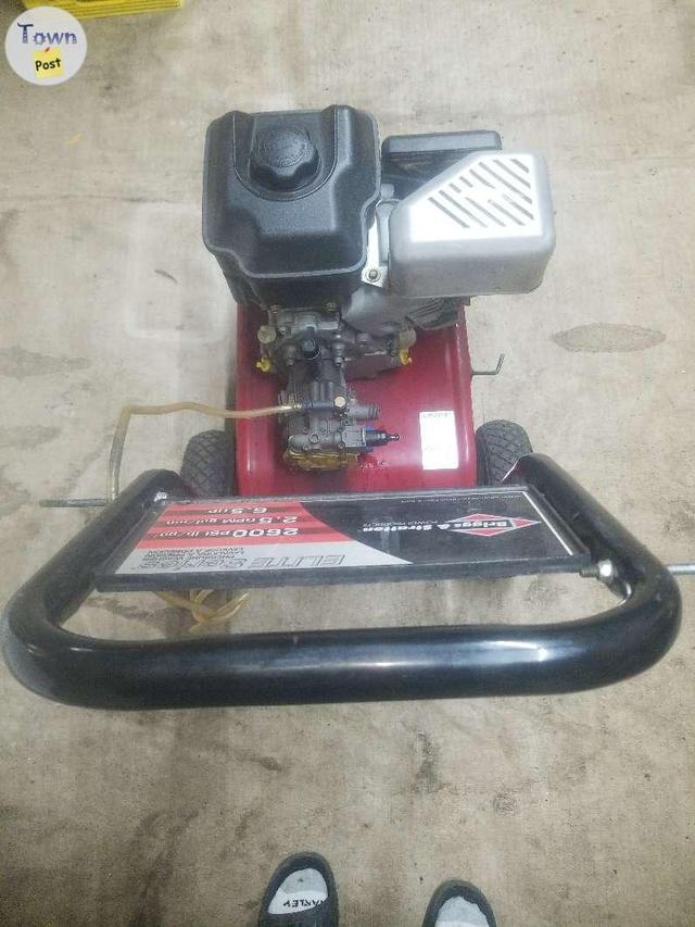 Photo of Briggs Pressure washer 6.5 HP 2600psi