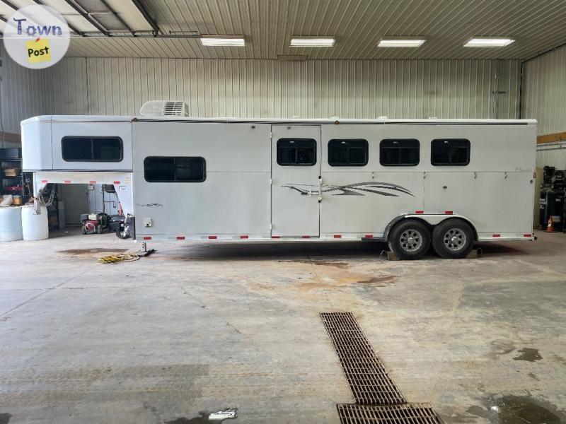 Photo of 4 horse trailer