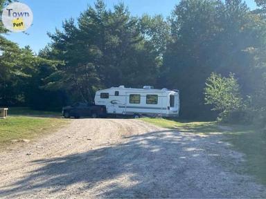 Photo of 2002 Golden Falcon 28RLG Fifth Wheel RV - 2