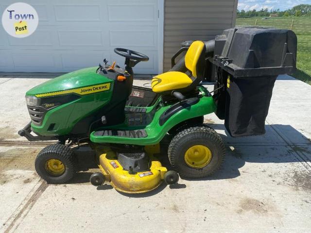 Photo of John deer lawn tractor S140