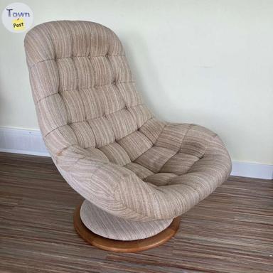 Photo of Original R Huber Scoop Armchair Teak Swivel Base Mid-century Style - 1