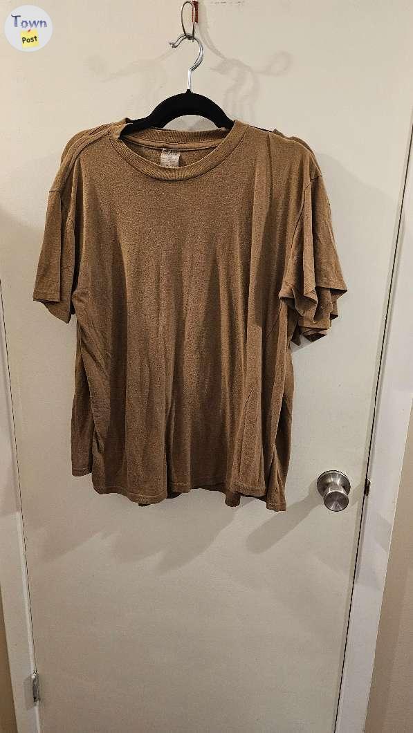 Photo of mens large 50/50 cotton Poly military truck shirt 