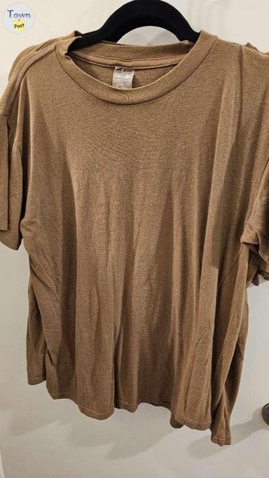 Photo of mens large 50/50 cotton Poly military truck shirt  - 2