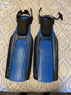 Photo of Ladies small U.S. Diver dive fins. 