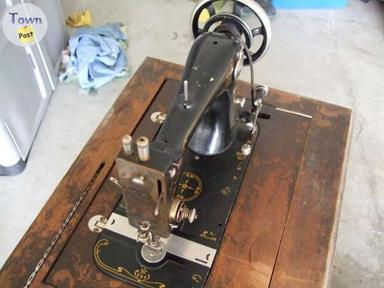 Photo of old seam tree sewing machine - 1