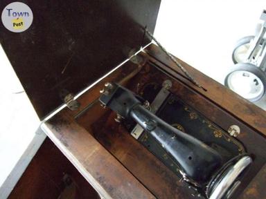 Photo of old seam tree sewing machine - 2