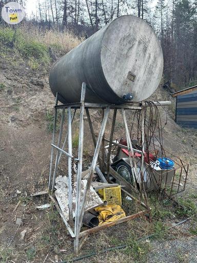 Photo of Fuel storage tank with frame - 1