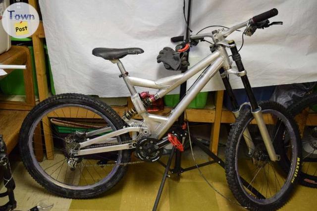 Photo of Commencal Supreme V1 Downhill Bike