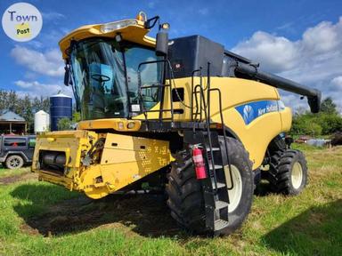 Photo of 2002 New Holland CR970 combine - 1