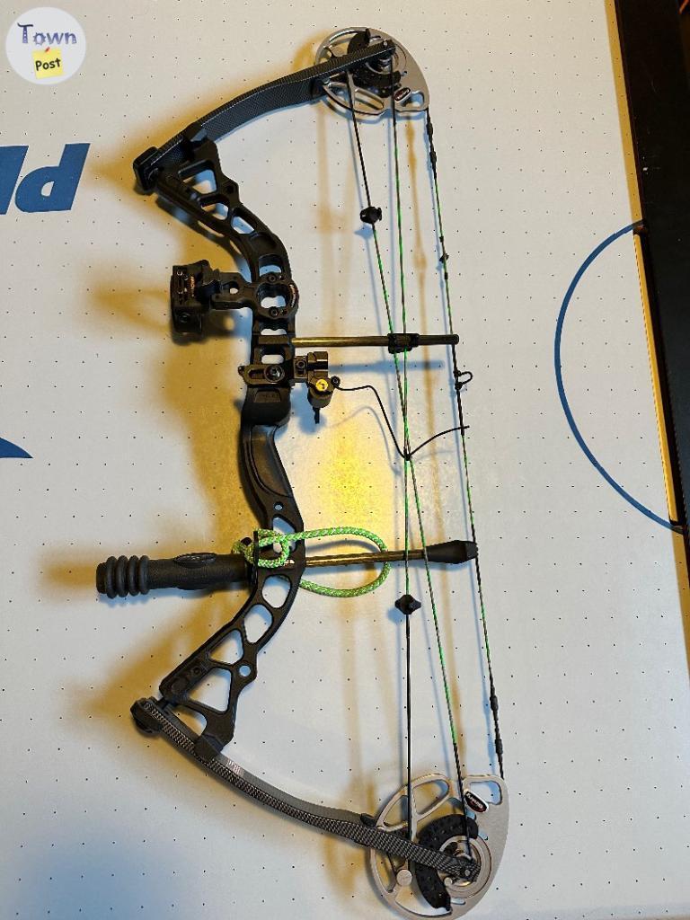 Photo of compound bow LH