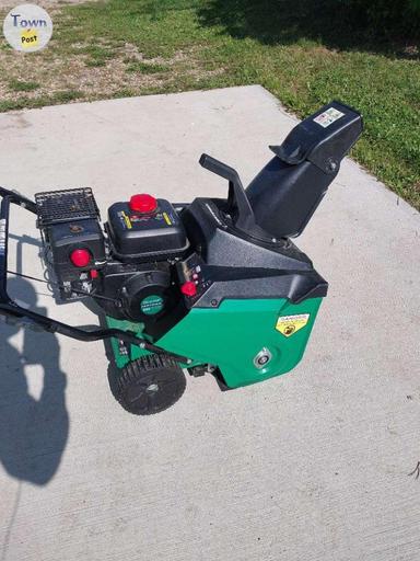 Photo of Certified snowblower new condition! - 1