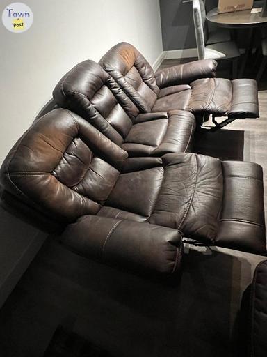 Photo of Reclining Sofa For Grabs - 1