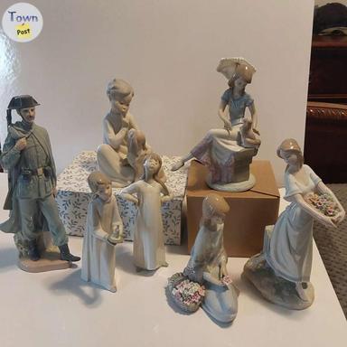 Photo of 7 Lladro figures, collector's museum, privilege society pieces and more - 1