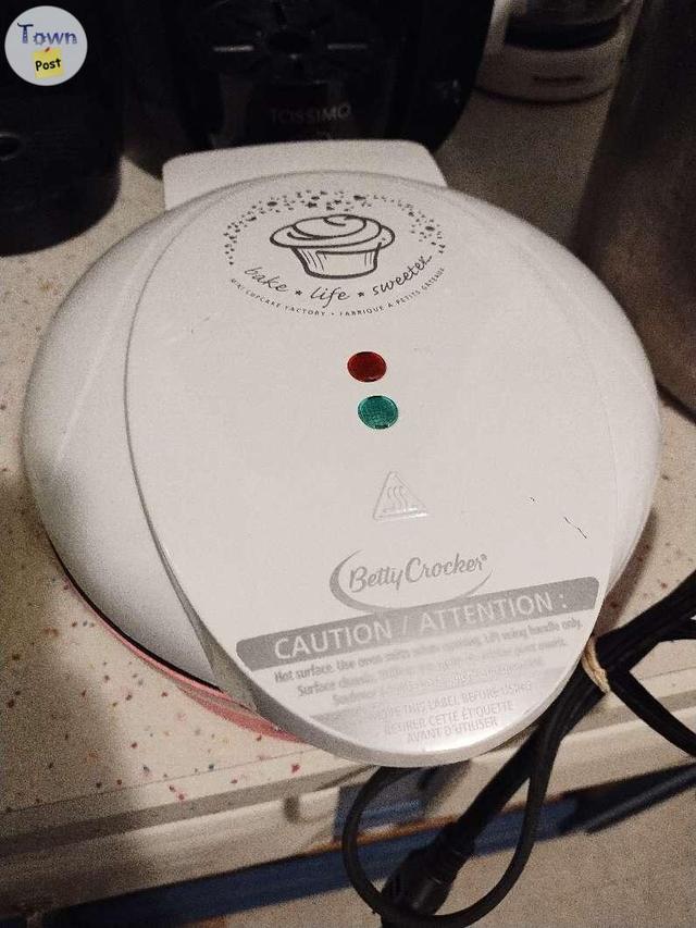 Photo of Betty Crocker mini cupcake maker