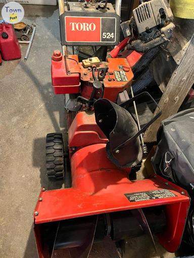 Photo of 5HP, 24” cut TORO snowblower  - 1