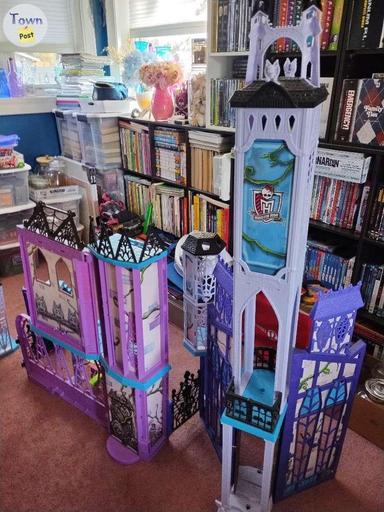 Photo of Monster High school/castle  - 1