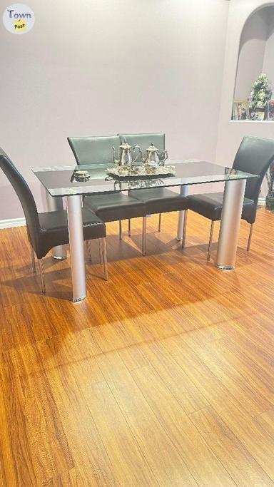 Photo of Elegant and classy solid table with matching leather chairs. - 2