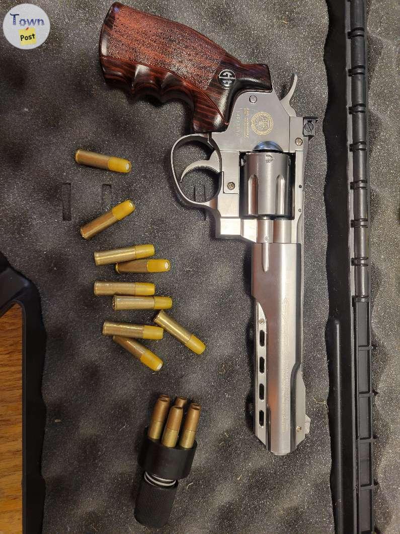 Photo of G&G airsoft revolver